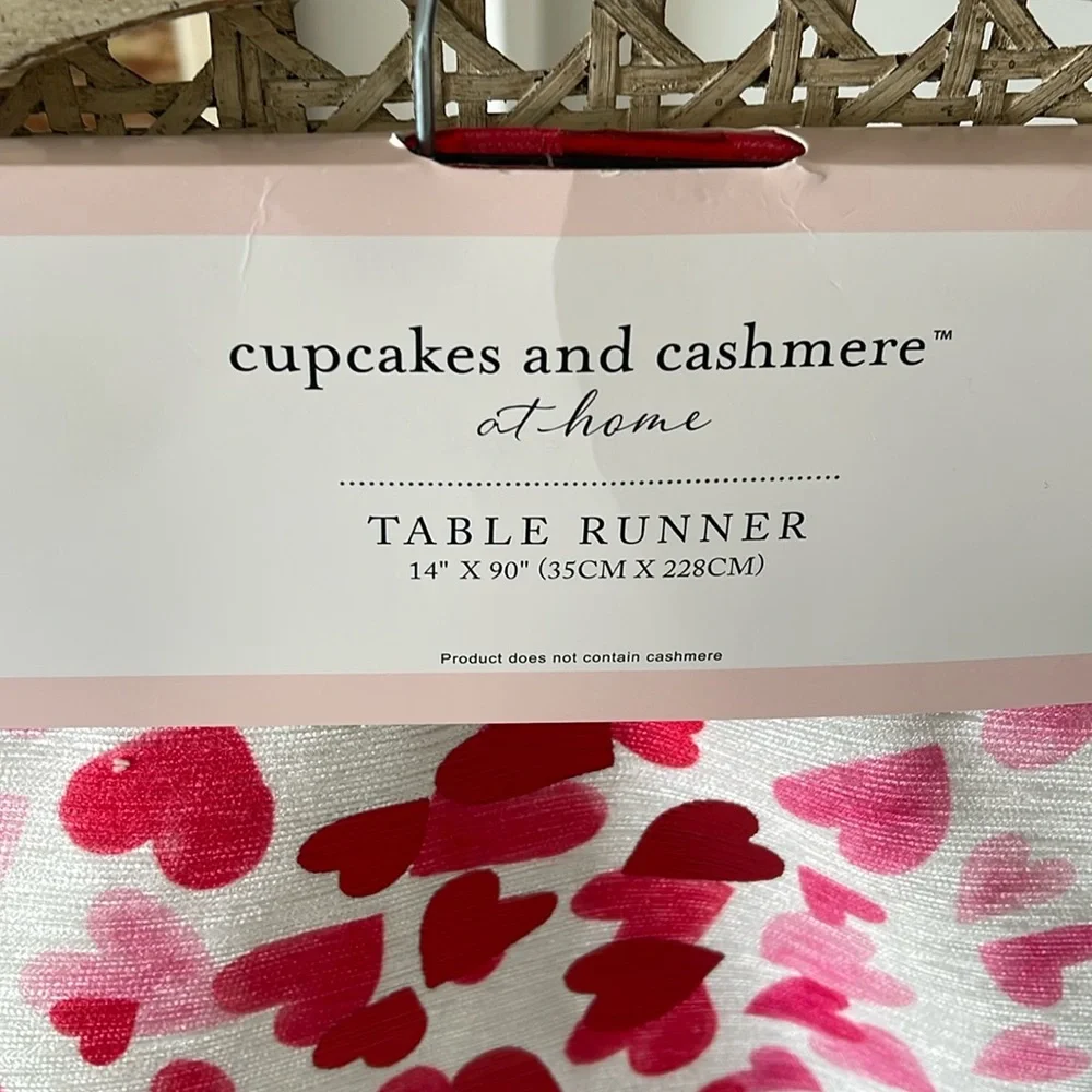 Cupcakes & Cashmere White/Pink/Red Hearts 14x 90